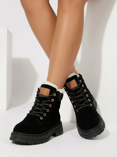 Royalfashion Bottes de trappeur isolées pour femmes en noir Radoras