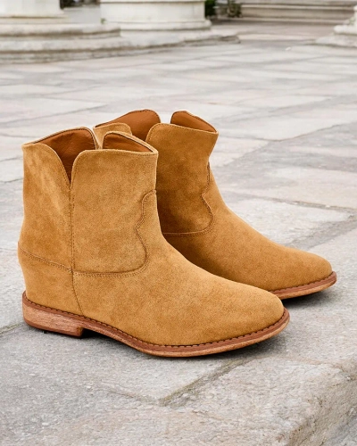 Boots cowboy style de Royalfashion sur un talon compensé couvert Blueston