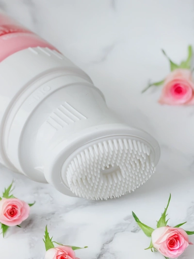 Mousse nettoyante hydratante à la rose pour le visage 85g