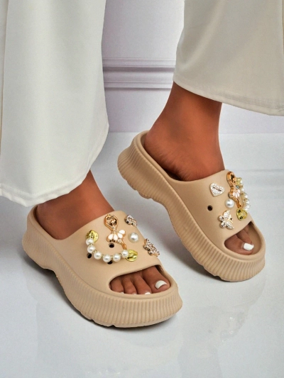 Royalfashion Sandales en caoutchouc pour femmes avec ornements Slash Glam