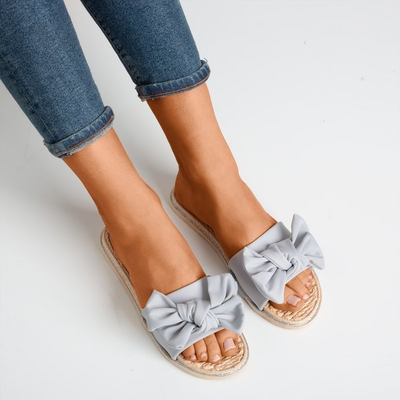 Chaussons gris clair avec un nœud Masmalla - Footwear