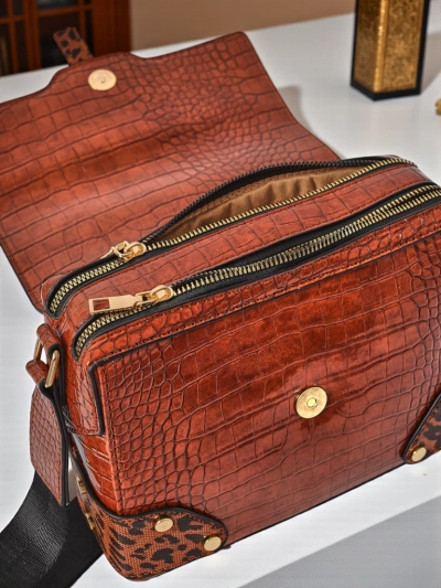 Sac à main pour femmes Callista Milano en cuir écologique verni marron