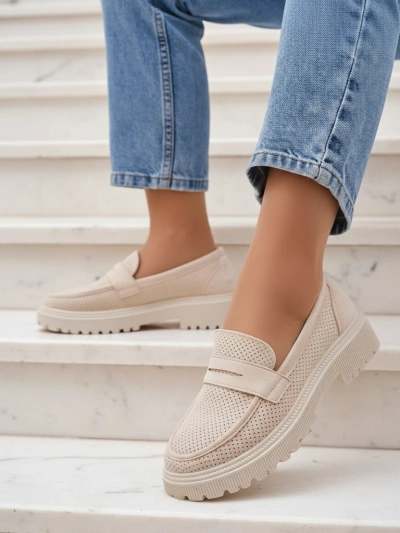 Mocassins pour femmes Callista beiges, cuir écologique, talon plat 4 cm