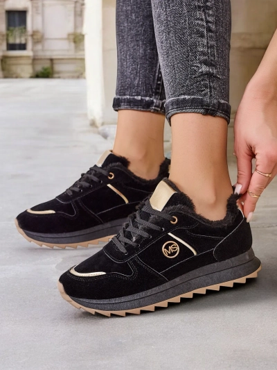 Royalfashion Sneakers pour femmes isolées avec fourrure. Boris