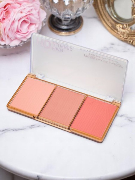 Palette de 3 teintes de blush mat pour les joues, dans la couleur Terracotta Rose