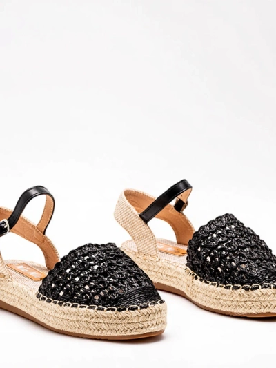 Espadrilles noires pour femmes avec un ajouré Triumf - Footwear