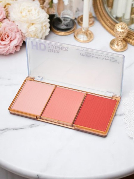 Palette de 3 teintes de blush mat pour les joues couleur Wine Rose