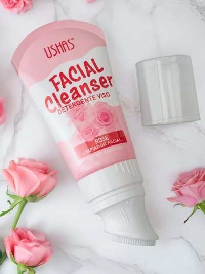 Mousse nettoyante hydratante à la rose pour le visage 85g