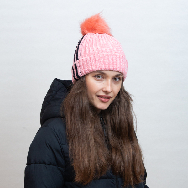 Bonnet rose isolé avec rayures blanches et pompon - Accessoires