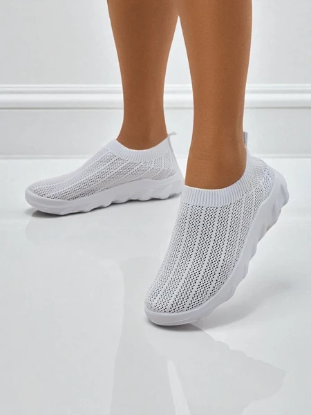 Baskets blanches pour femmes Astrea en tissu aéré sur semelle plate