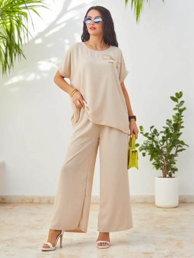 Ensemble Royalfashion pour femmes avec manches courtes, fleur décorative et pantalon large