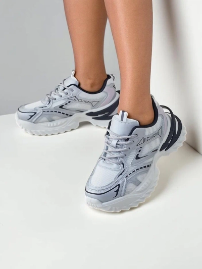 Baskets de sport pour femmes Royalfashion sur une semelle plus épaisse Nettes