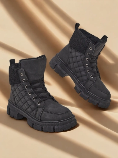 Royalfashion Bottes de trappeur isolées pour femme en noir Hogenaf