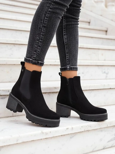 Bottines pour femmes en éco-suède Royalfashion sur une dernière Segori