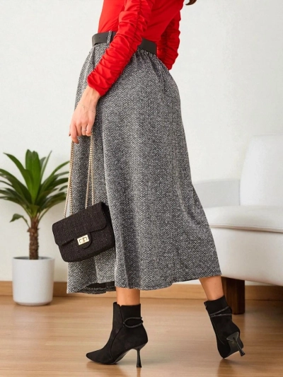 Jupe midi pour femme de Royalfashion Jupe midi pour femme en tissu doux. Le modèle comporte 2 poches et une ceinture incluse. Base parfaite pour de nombreux looks spéciaux! REMARQUE: précision des mesures (+/-) 1 cm. 87654321 <p>Mesures pris