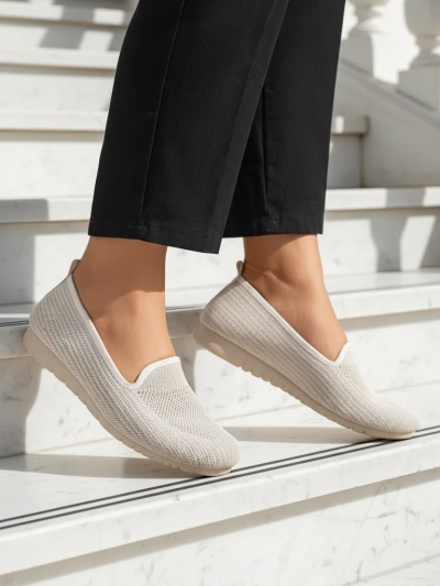 Moda Bella Chaussures beiges pour femmes à talons plats