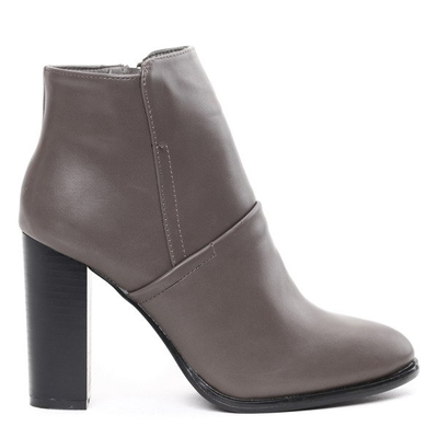 Szare botki na słupku Oliviera- Obuwie