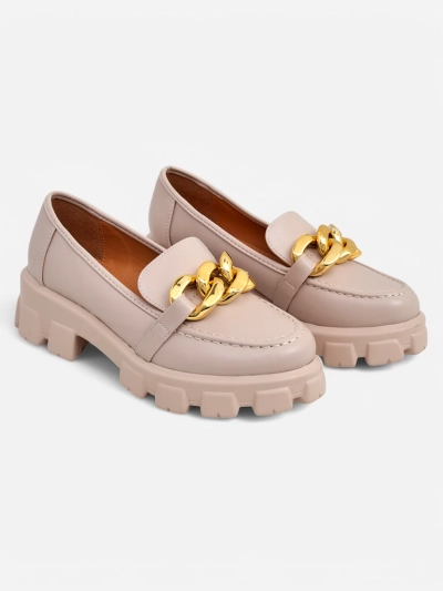 Loafers pour femmes beiges Callista avec chaîne, talon plat, cuir écologique