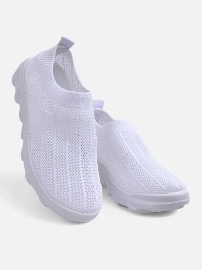 Baskets blanches pour femmes Astrea en tissu aéré sur semelle plate