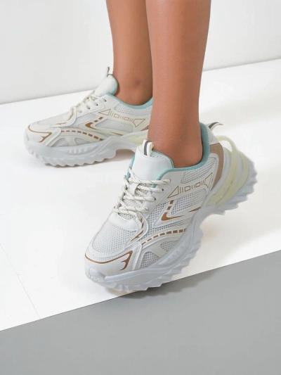 Royalfashion Baskets de sport pour femmes sur une semelle épaisse Nettes