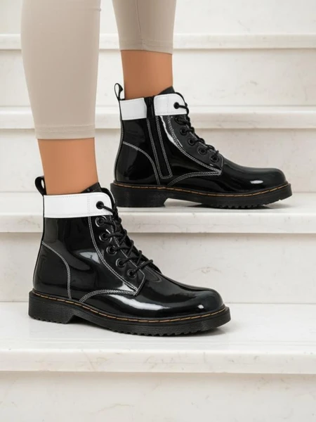 Bottines lacées Perseida Nero pour femmes en cuir verni écologique