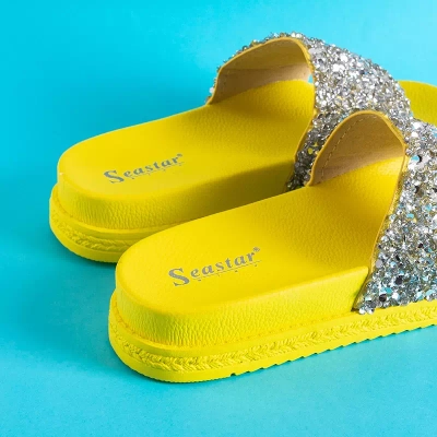 OUTLET Chaussons pour femmes jaunes avec zircone cubique Aisidora - Chaussures