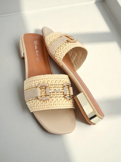 Royalfashion Sandales plates tressées pour femmes avec ornement Aeterna