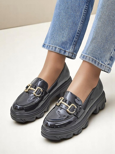 Royalfashion Mocassins pour femmes en cuir verni avec décoration Velours noir