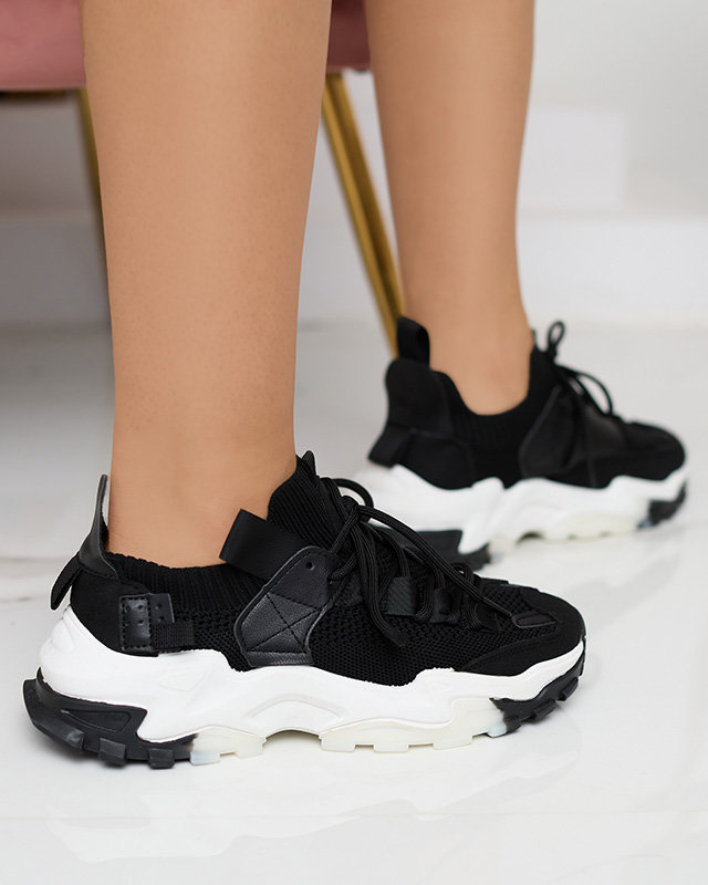 OUTLET Chaussures de sport pour femme noires sur semelle massive Tiroka - Footwear