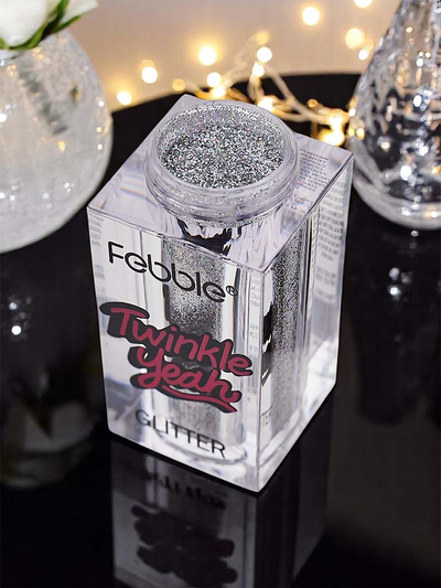 Paillettes argentées scintillantes pour le visage et le corps