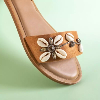 OUTLET Sandales plates femme marron avec décorations Łucja - Chaussures