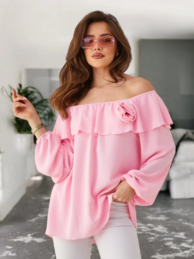 Blouse dénudée des épaules pour femmes Royalfashion avec volants et fleur