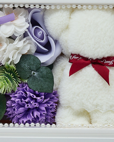 Royalfashion Flowerbox Fleurs dans une boîte avec un ours en peluche