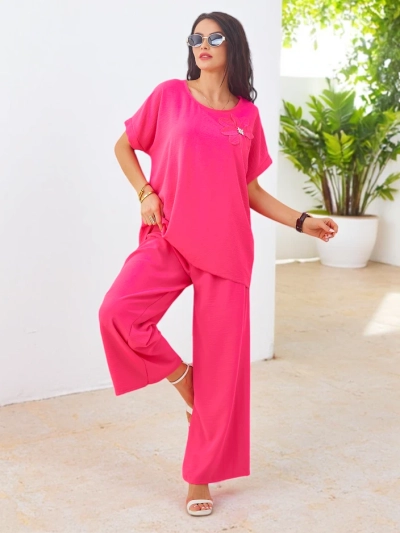 Ensemble Royalfashion pour femmes avec des manches courtes, fleur décorative et pantalon large