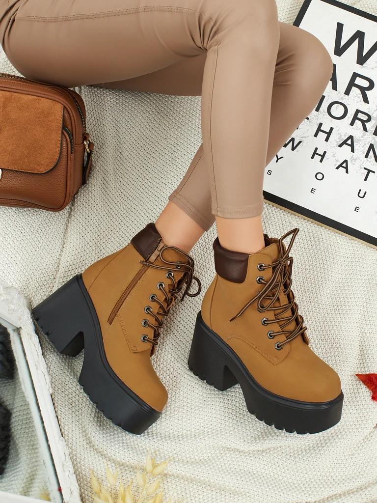 Bottines femme en éco-daim à talons épais et plateforme Tavlissa