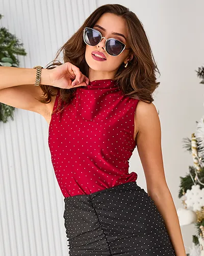Blouse pour femmes de la marque Royalfashion agrémentée de strass. Une blouse étincelante! Décorée de sequins élégants, avec un décolleté féminin et un col montant soulignant l'élégance. Parfaite pour les sorties en soirée! 87654321 *ATTENTION: Précision