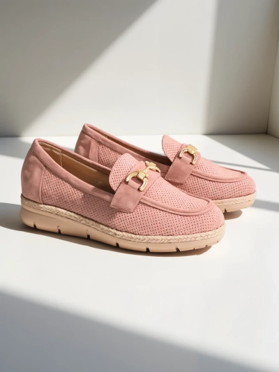 Chaussures plates Royalfashion pour femmes avec un détail décoratif sur le bout