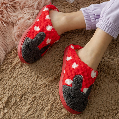 Chaussons rouges pour femmes avec un lapin Krystian - Footwear