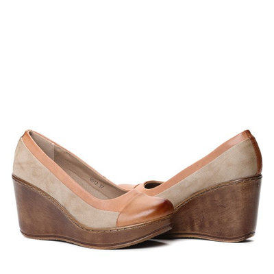 Beżowe czółenka na koturnie Jimena- Obuwie