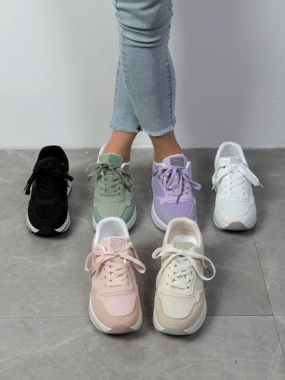 Sneakers de sport pour femmes Royalfashion sur une plateforme Revided