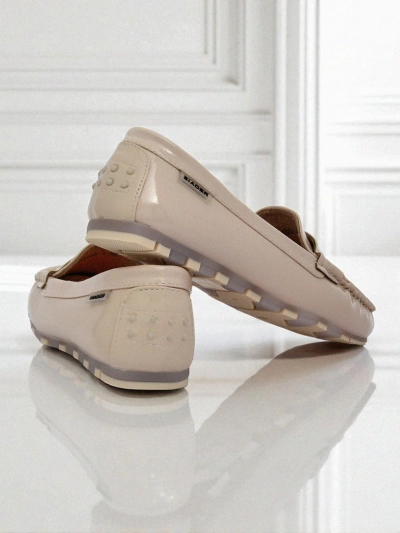 Mocassins pour femmes beiges Kallista - cuir écologique suédé premium