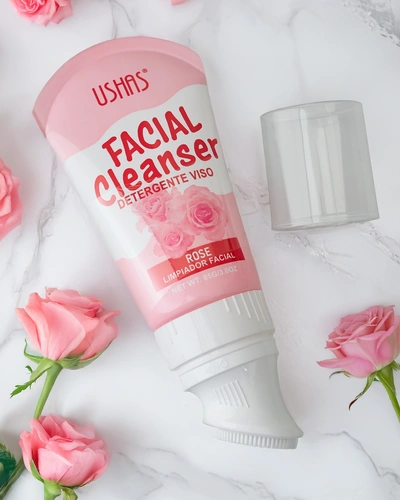 Mousse nettoyante hydratante à la rose pour le visage 85g