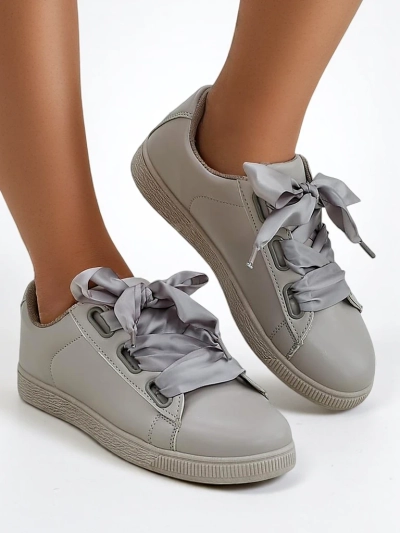 Baskets en éco-cuir Royalfashion pour femmes avec lacets décoratifs Etti