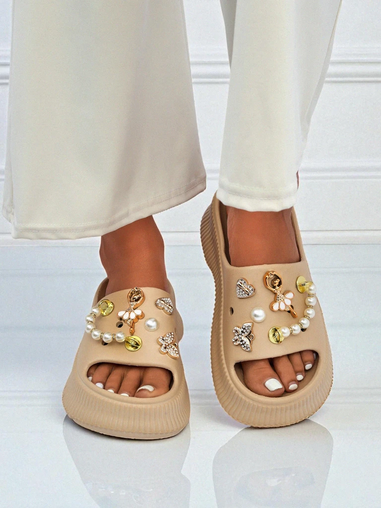 Royalfashion Sandales en caoutchouc pour femmes avec ornements Slash Glam