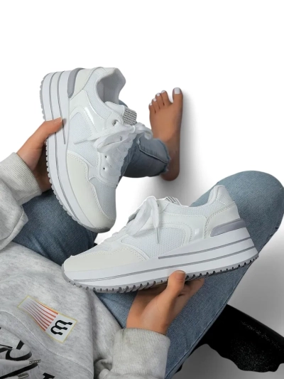 Sneakers de sport pour femmes Royalfashion sur une plateforme Revided