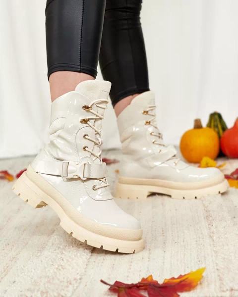 Royalfashion Bottes laquées pour femmes en beige Setogy