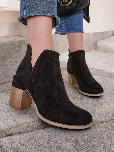 Les bottines pour femmes Royalfashion sur un poteau Vettot