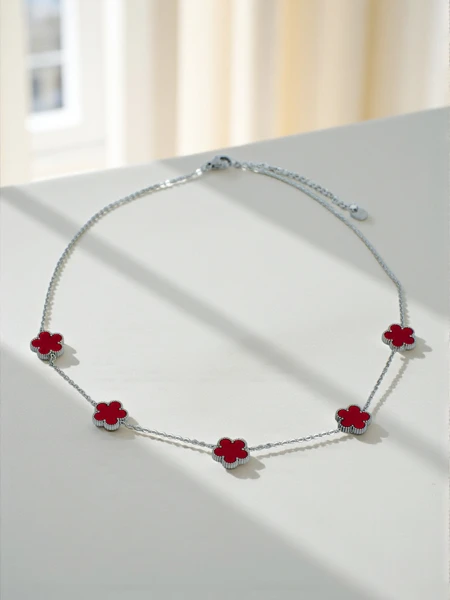 Collier Aurelia Clavis en nacre avec monture dorée