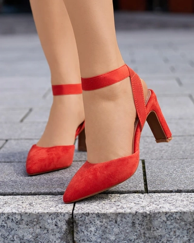 Sandales oranges sur le poteau Brossi - Chaussures