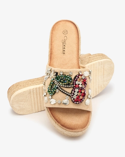 Royalfashion Tongs décorées pour femmes en beige sur une semelle épaisse Avadeka